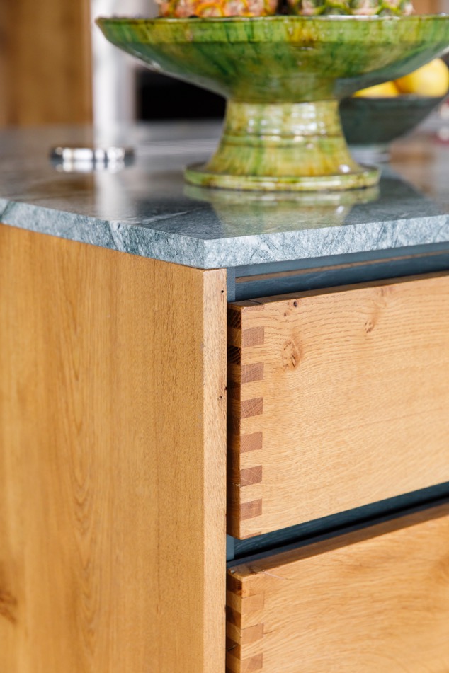finger jointed kitchen drawers